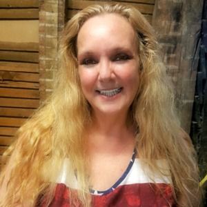 Meet your Posher, Leslie